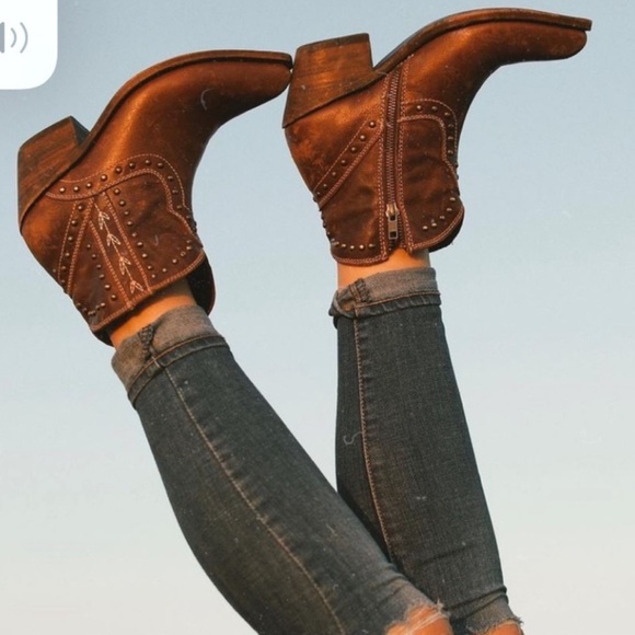 Liberty Black, Brown Distressed Studded Ankle Booties. Only worn 1-2 times ! 7.5 - Picture 2 of 7